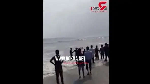 لحظه نجات زن جوان از مرگ در دریا  +فیلم 