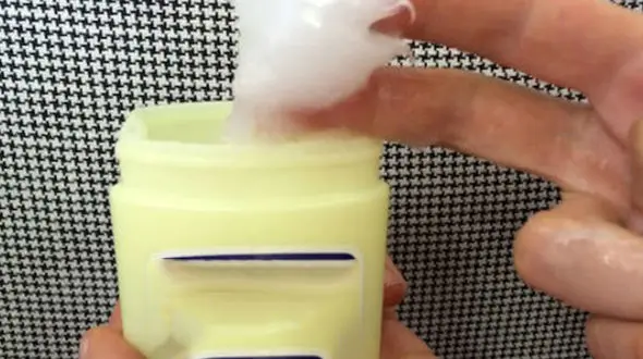 تأثیر شگفت انگیز وازلین در زبیایی و درخشندگی پوست و مو