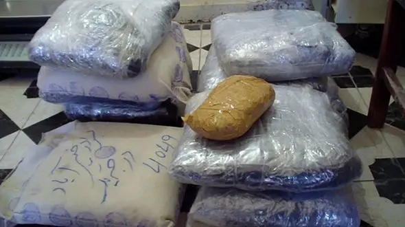 ­قاچاقچیان مواد مخدر شیشه در فرودگاه بندرعباس زمین‌گیر شدند
