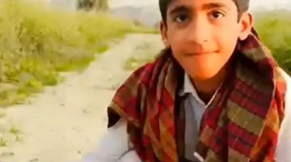 خلاقیت خنده‌دار پسر زاهدانی در برش هندوانه تاریخ ساز شد/تو این گرما فقط هندونه میچسبه/ بفرما تکنولوژی وطنی