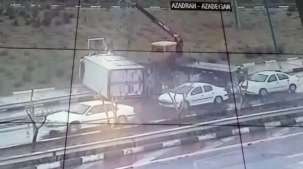 واژگونی دو دستگاه کامیونت در دوشنبه بارانی پایتخت  +  عکس