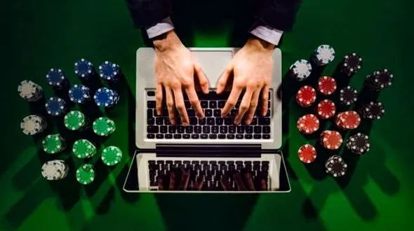 فیلم کشف 500 هزار کارت و حساب بانکی مراکز قمار / همتی تشریح کرد