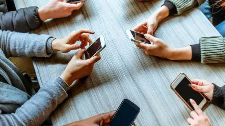 با این روش شگفت‌ انگیز، اعتیاد به گوشی را متوقف کنید