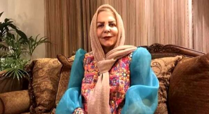 نگاهی به خونه زندگی تلفیقی پوراندخت مهیمن بازیگر آذربایجانی کشورمان/ مبلمان سلطنتی یک طرف و کاناپه های راحتی در سمت دیگر، دیوار نما سنگی، کفپوش طرح ورساچه و...