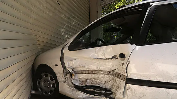 کودک بازیگوش زنی را زیر گرفت / در پارکینگ خانه اشان رخ داد