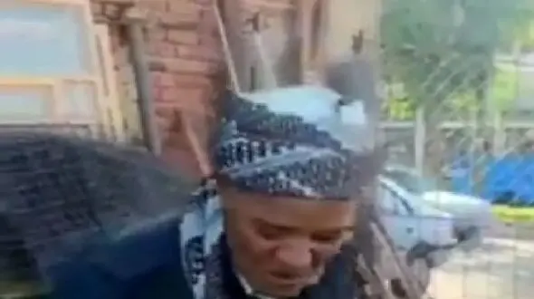 آوازباشکوه پیرمرد زاغه نشین با لباس محلیش/ خوندنش قلب همه رو به تپش انداخت