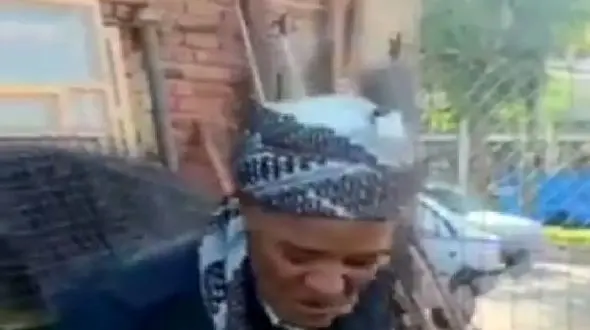 آوازباشکوه پیرمرد زاغه نشین با لباس محلیش/ خوندنش قلب همه رو به تپش انداخت