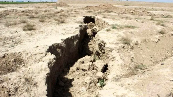  فرونشست زمین حاصل برداشت بی رویه آب های زیرزمینی است