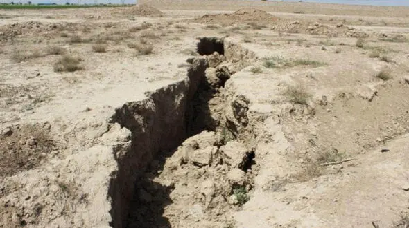  فرونشست زمین حاصل برداشت بی رویه آب های زیرزمینی است