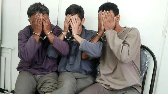 شلیک پلیس به سوی دو جوان مرموز پراید سوار در غرب تهران+عکس 