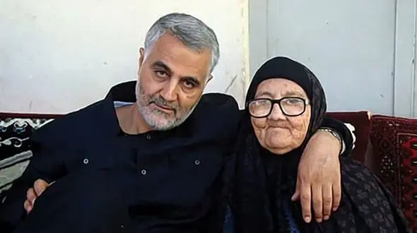 حاج قاسم  سلیمانی در این کتاب از مادرش می گوید