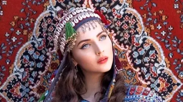 فیلم آواز دشتی لوت و عریان از ایرج بسطامی که به زیبایی تمام تو صحرا میخونه