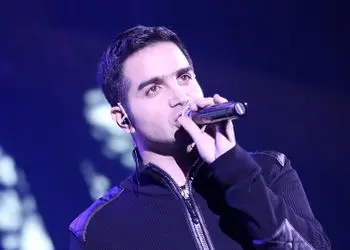 فیلم آواز احساسی/نشکن دلمو محسن یگانه کنسرتو به هق هق انداخته 