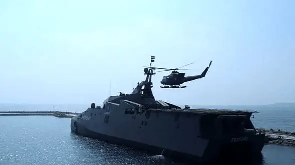 هشدار جدی معاون نیروی دریایی سپاه به امریکا و کشورهای همسایه /  قرار نیست آمریکایی‌ها و حامیانشان از جنگی که آغاز کرده‌اند سودی ببرند / از سرزمین تان استفاده شود متخاصم هستید