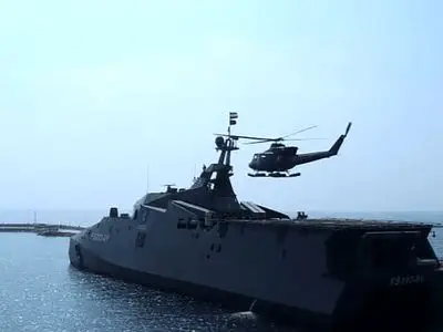 هشدار جدی معاون نیروی دریایی سپاه به امریکا و کشورهای همسایه /  قرار نیست آمریکایی‌ها و حامیانشان از جنگی که آغاز کرده‌اند سودی ببرند / از سرزمین تان استفاده شود متخاصم هستید