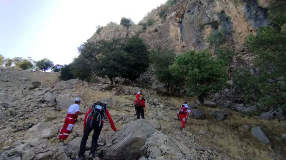 دکتر سرشناس در کوه های خوزستان گم شد + فیلم جستجو توسط پسرش و امدادگران 