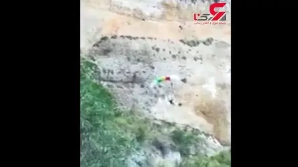 فیلم دلخراش از لحظه برخورد خلبان پاراگلایدر به کوه