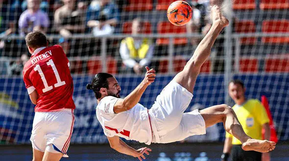 مداحی بازیکن تیم ملی فوتبال ساحلی ایران در سن‌پترزبورگ + فیلم