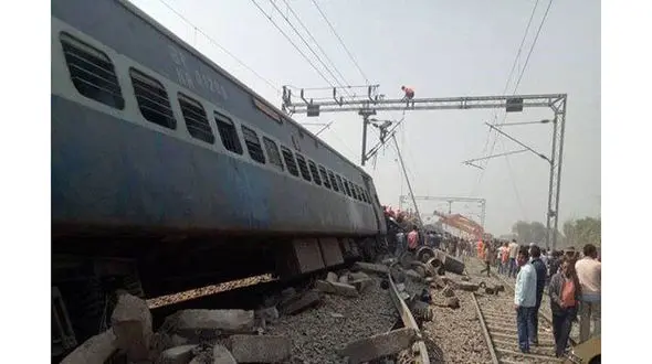 قطار اتاقک نگهبان لرستانی را زیر چرخ هایش بلعید/ فرار وحشتناک قطار از روی ریل 