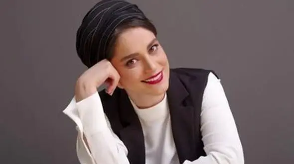 فیلم / غزل شاکری: بخاطر زمزمه با مرغ سحر استاد شجریان توبیخ شدم/ گفتند پس برشکن و زیرو زبر کن .. گفتم بابا این شعر قدیمیه ...منم تک خوانی نکردم ...نمی ارزه ....