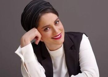 فیلم / غزل شاکری: بخاطر زمزمه با مرغ سحر استاد شجریان توبیخ شدم/ گفتند پس برشکن و زیرو زبر کن .. گفتم بابا این شعر قدیمیه ...منم تک خوانی نکردم ...نمی ارزه ....