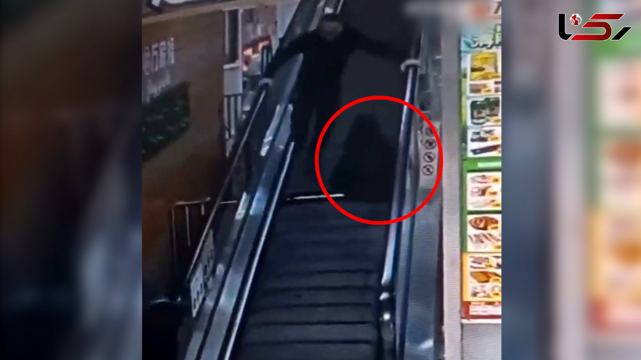 فیلم وحشتناک از  لحظه سقوط زن جوان در پله برقی