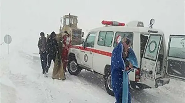3 معلم 6 ساعت با مرگ جدال داشتند / در الیگودرز + عکس