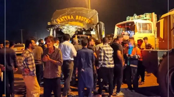 سانحه اتوبوس زائران پاکستانی در کرمان / انتقال ۲ مصدوم به بیمارستان