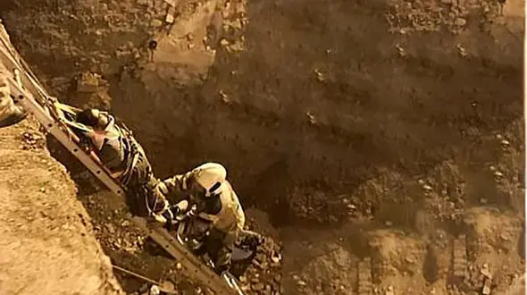 حادثه در خیابان فرحزاد تهران / گروه امداد و نجات راهی محل شد + عکس 