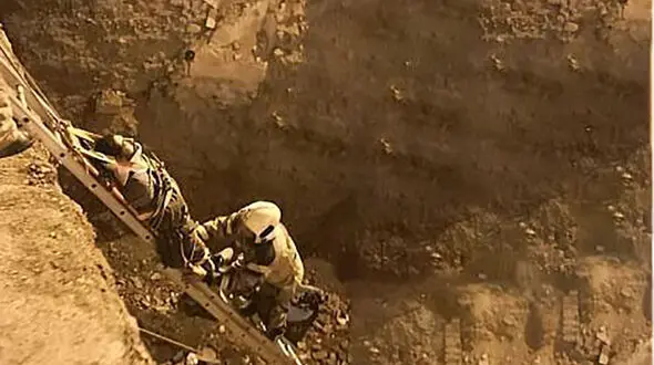 حادثه در خیابان فرحزاد تهران / گروه امداد و نجات راهی محل شد + عکس 