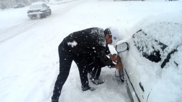 اسکان اضطراری ۲۵۰۰ گرفتار در برف و کولاک