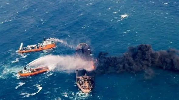 ناگفته های ابهامات فاجعه نفتکش سانچی /خدمه ایرانی چرا فرار نکردند؟!