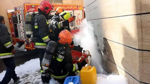 آتش‌سوزی در شهر کتاب شاهین‌شهر اصفهان 