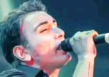 دانلود آهنگ باشکوه شادمهر عقیلی / رفتن همه ولی نترس منکه طرفدار توام