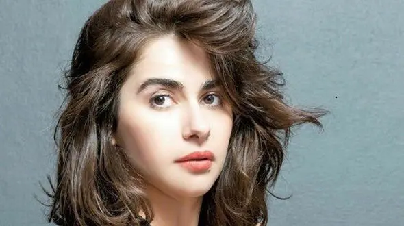 غوغای لباس های مدلینگ نسرین جوادزاده در ترکیه ؟! + بیوگرافی و عکس های جذاب خانم بازیگر