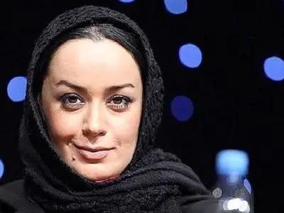 فیلم / الهام چرخنده عزادار شد! / ضجه های جگرسوز زیور  آوای باران در مراسم خاکسپاری / آقاجونم مداح نبود برقکار بود...