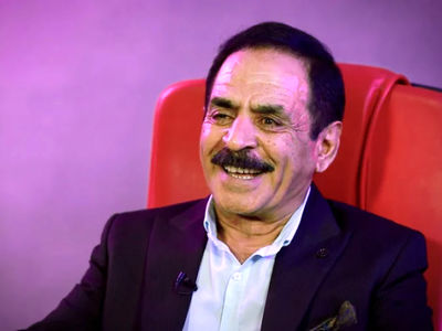 فیلم / رشید اصفهانی: وقتی دیدم مادروسواسیم گوشیمو تو الکل انداخته شاخ درآوردم گفتم ننه این گوشی دیگه الکی شد فردا فیلم ناجور پخش کرد نیای یقه منو بگیری !