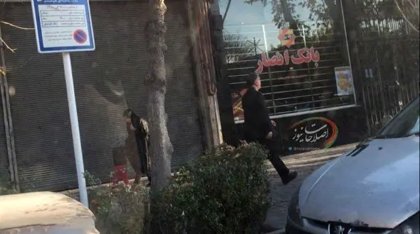 آقای وزیر بدون محافظ در پیاده روهای مشهد‌+ عکس