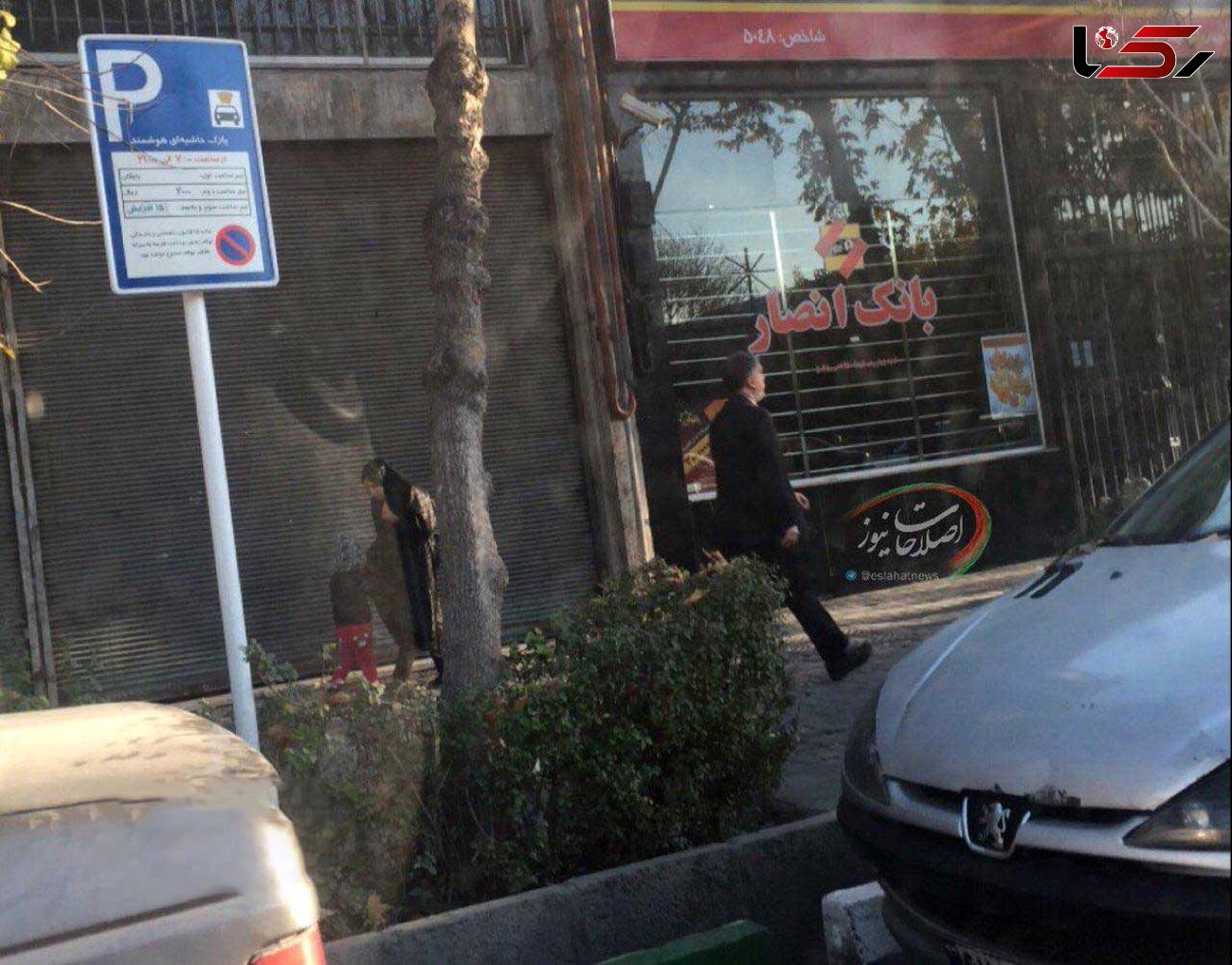 آقای وزیر بدون محافظ در پیاده روهای مشهد‌+ عکس
