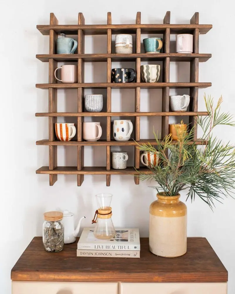 چیدمان ماگ و فنجان شیک