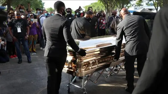 فیلم رقصیدن شرم آور زنی برهنه کنارجنازه شوهرش ! / عزاداری وقیحانه !