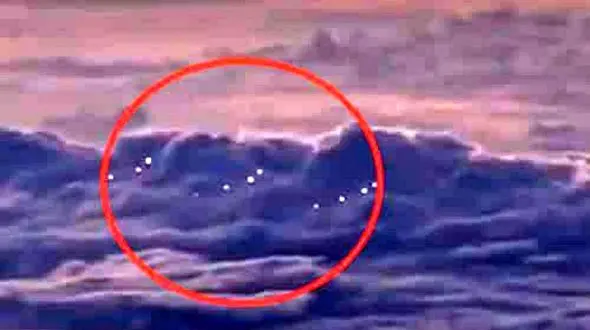 مشاهده ناوگان بشقاب‌پرنده‌ها بر فراز اقیانوس آرام + فیلم