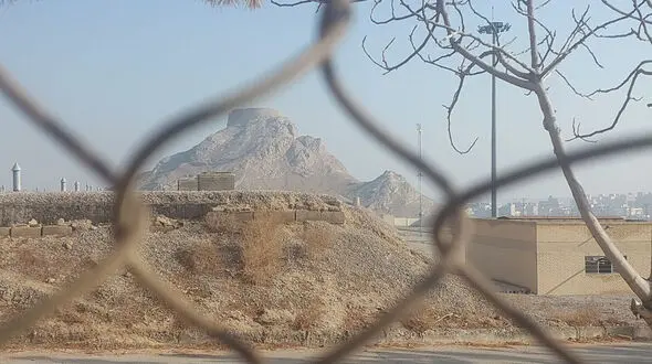 یزد؛ میراث جهانی در محاصره دود مازوت / آلودگی نفسگیر ناشی از صنایع آلاینده، بافت تاریخی شهر یزد را تهدید می کند + فیلم