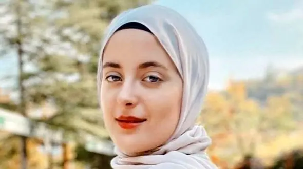 فیلم اجرای باشکوه فرح فارسی نوازنده زیبای  ایرانی در گروه موسیقی عربی/  خانم  پنجه طلای ایرانی کیست ؟!