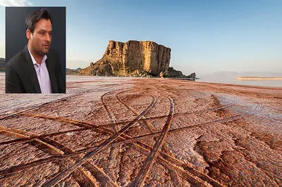 فاجعه آب‌بندها؛ ۱.۲ میلیارد مترمکعب آب دریاچه ارومیه را بلعیدند/۴۰ سال عادت به یونجه کاری، قاتل آب دریاچه شد/۴۵ هزار هکتار باغ سیب می‌تواند سالانه ۷۰۰ میلیون مترمکعب آب به دریاچه بازگرداند + صوت