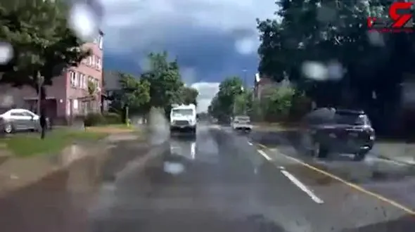 راننده مردم آزار عابران پیاده را کثیف می کرد !+فیلم