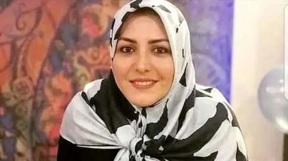 عکس  / رونمایی المیرا شریفی مقدم از جذاب پوشی و زیبایی چهره اش در کودکی/ برند می پوشیدیم مخصوصا جورابام ... این روسری رو هنوز دارم  ...