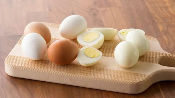 3 روش برای آسان پوست کندن تخم مرغ آب پز