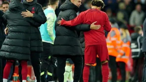 یک متخصص لب خوانی رمزگشایی کرد/ گواردیولا در گوش محمد صلاح چه گفت؟