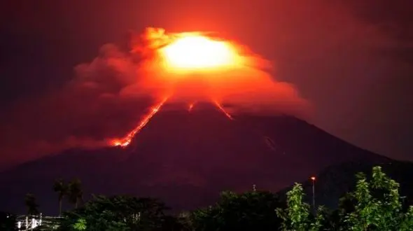 عکس های وحشتناک از بیدار شدن آتشفشان مایون